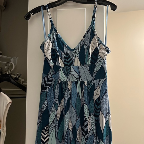 Blue and Green Leaf Print Maxi Dress - Picture 4 of 6